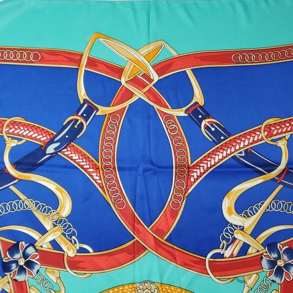 NWT sophisticated silky scarf - Picture 5 of 6